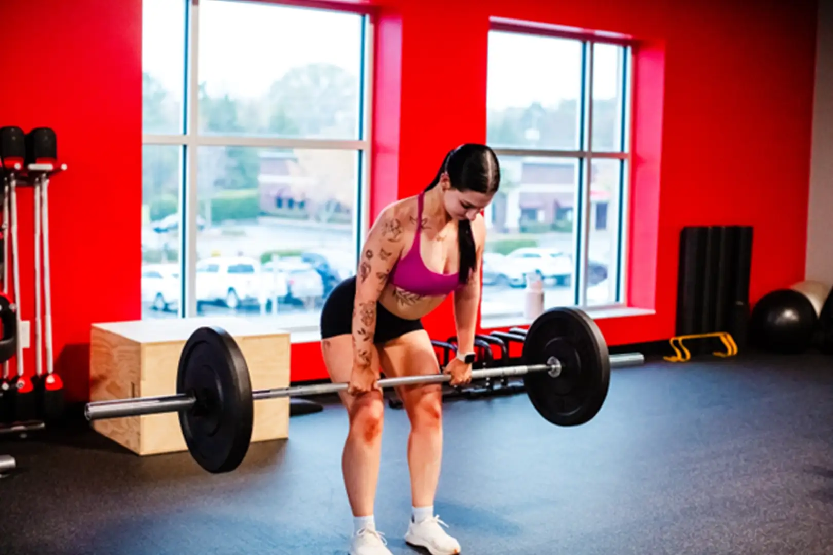 ceremony-les-mills_4 Woman lifting weights.